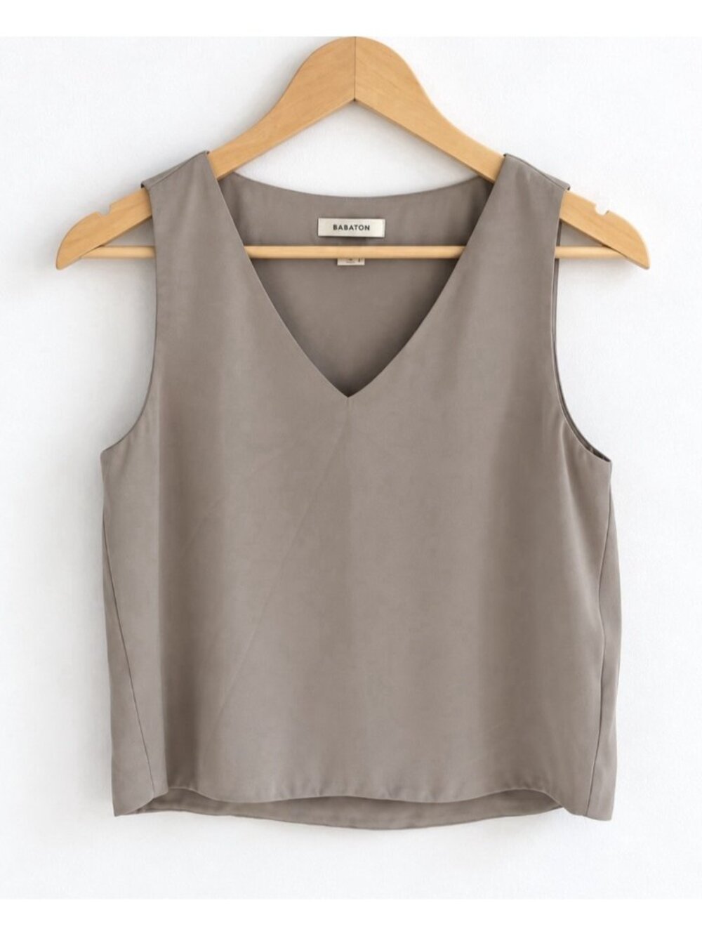 Aritzia Babaton Murphy Sleeveless V-Neck Blouse Minimalist Taupe Grey Women’s XS